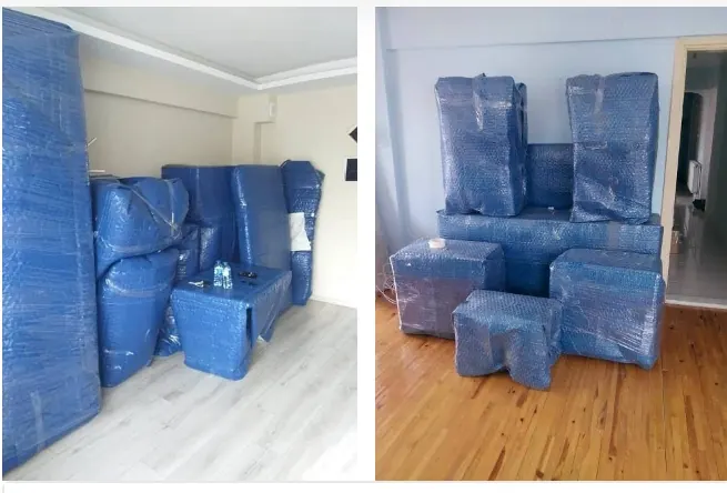 Mavi koruyucu malzeme ile paketlenmiş mobilyalar
